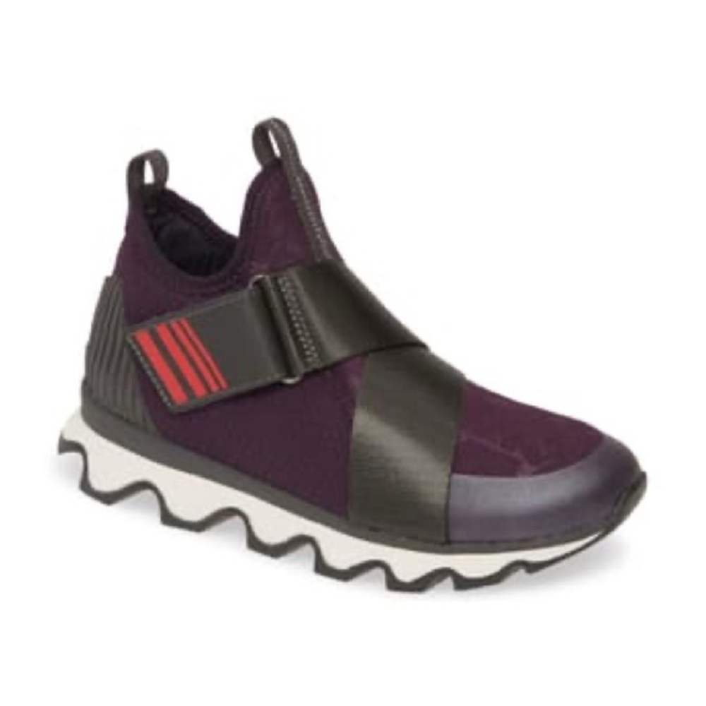 Sorel Kinetic Purple and Black boot